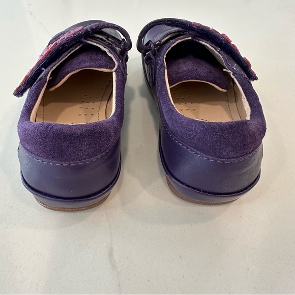 Clarks - Toddler Purple Shoe in Genuine Leather and Velcro Closure Flowers - 7W - Picture 5 of 10